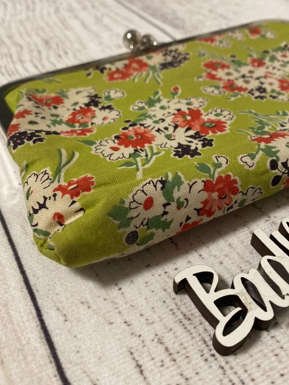 *Handmade Kisslock Coupon Organizer Wallet Purse Vintage Bouquet in Apple Green